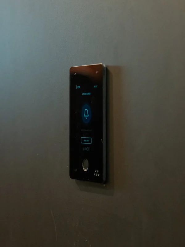 perrugi:palm — inteligentny zamek na odcisk palca, PIN i NFC