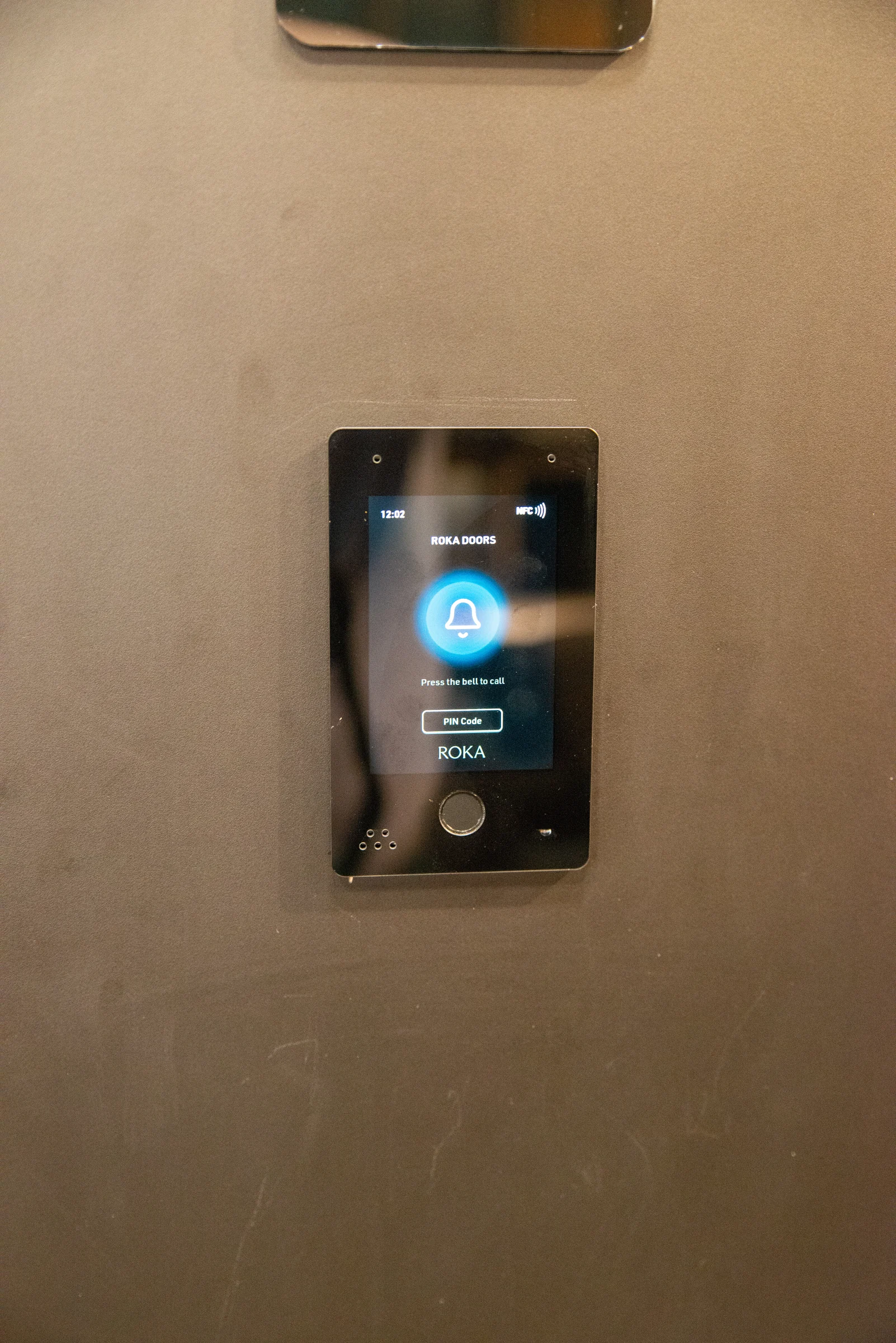 Perrugi Keypad zamontowany na ścianie